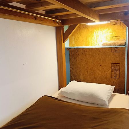 Holiday House Ryukyu-An "Music Hostel" Йомитан Экстерьер фото