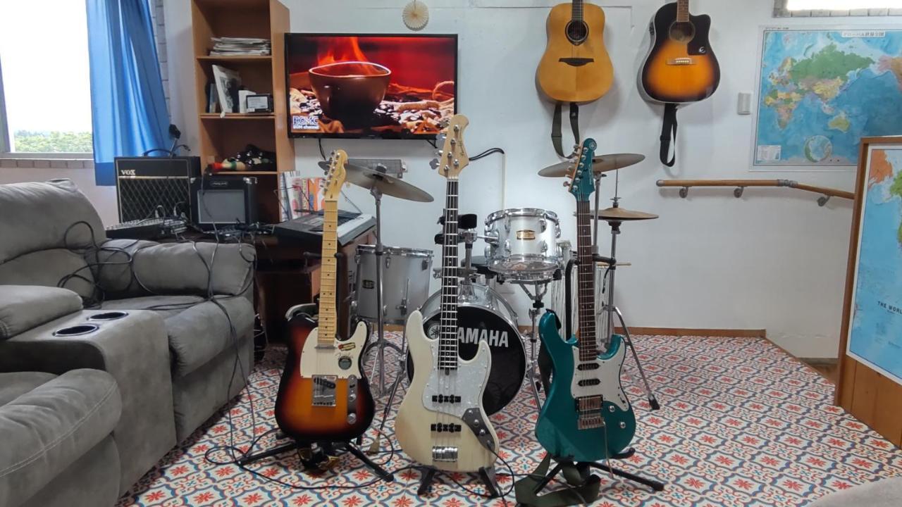 Holiday House Ryukyu-An "Music Hostel" Йомитан Экстерьер фото