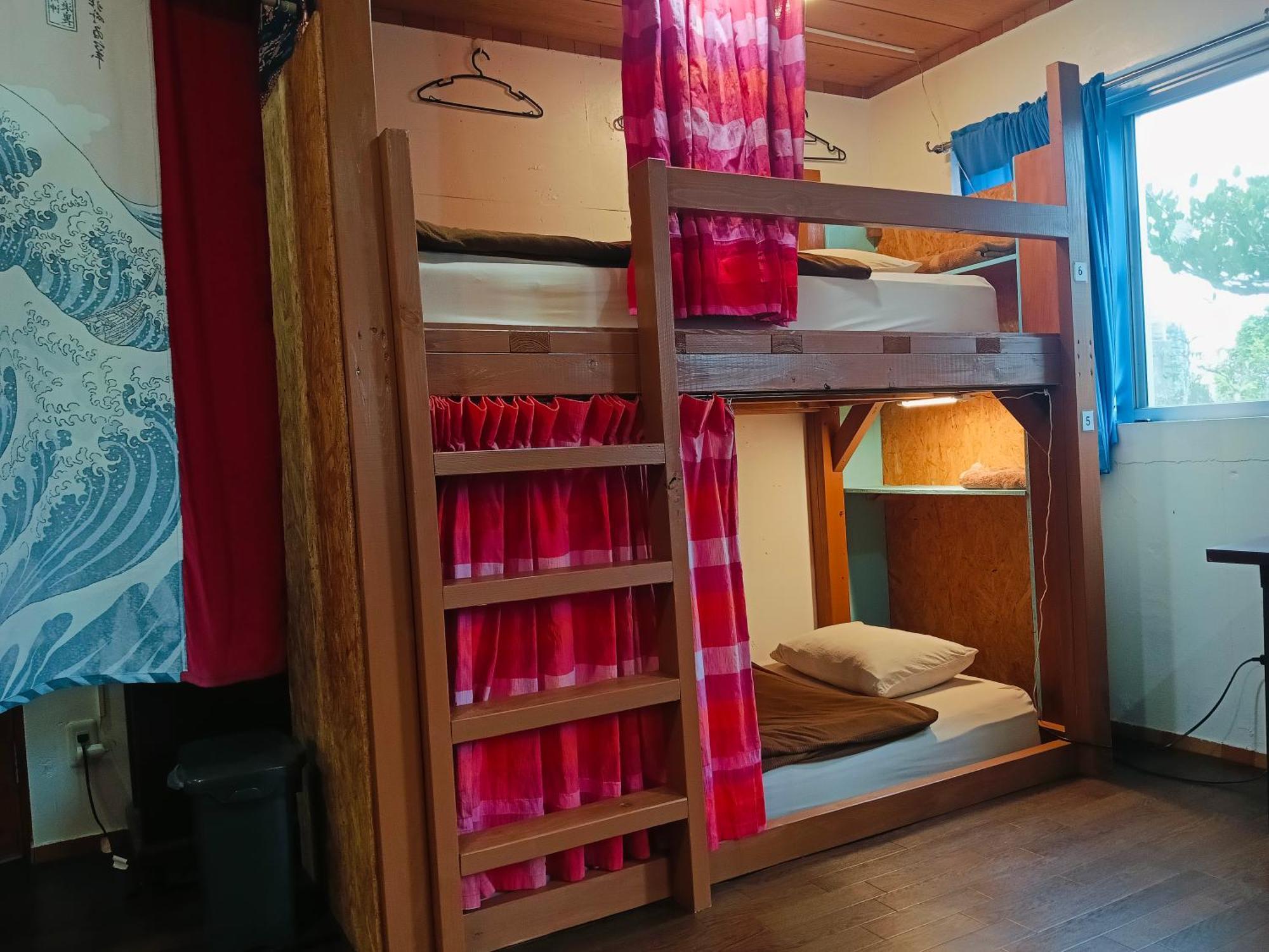 Holiday House Ryukyu-An "Music Hostel" Йомитан Экстерьер фото