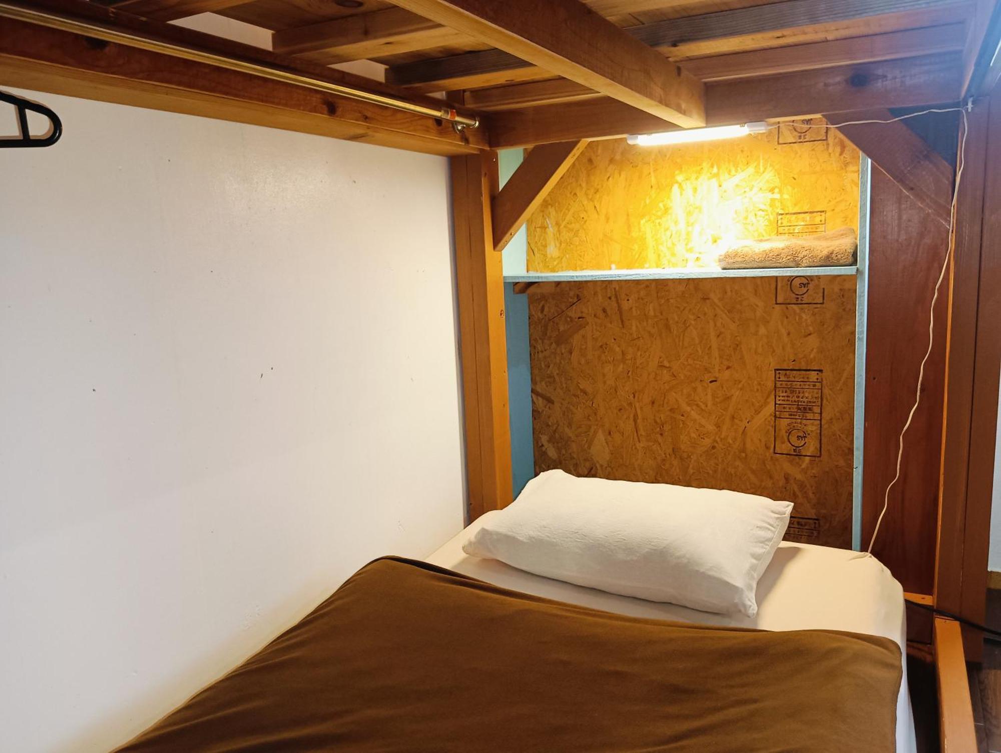 Holiday House Ryukyu-An "Music Hostel" Йомитан Экстерьер фото