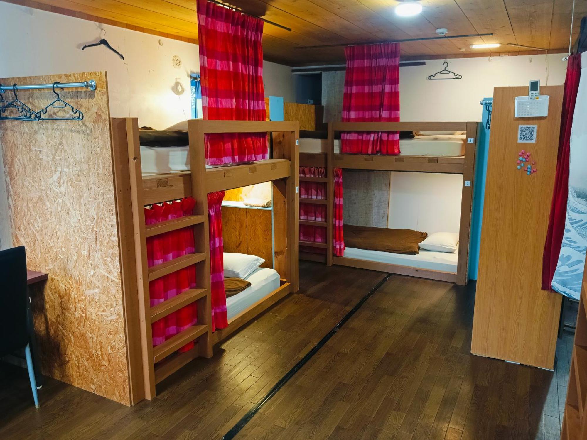 Holiday House Ryukyu-An "Music Hostel" Йомитан Экстерьер фото