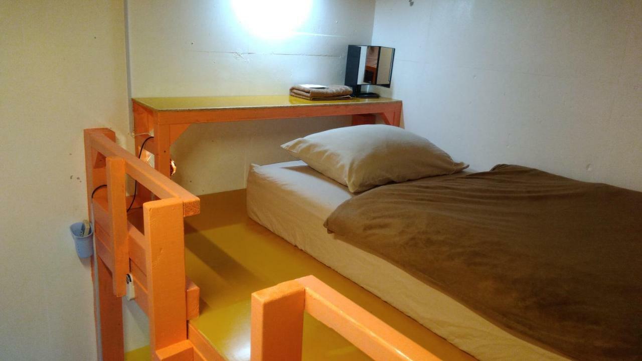 Holiday House Ryukyu-An "Music Hostel" Йомитан Экстерьер фото