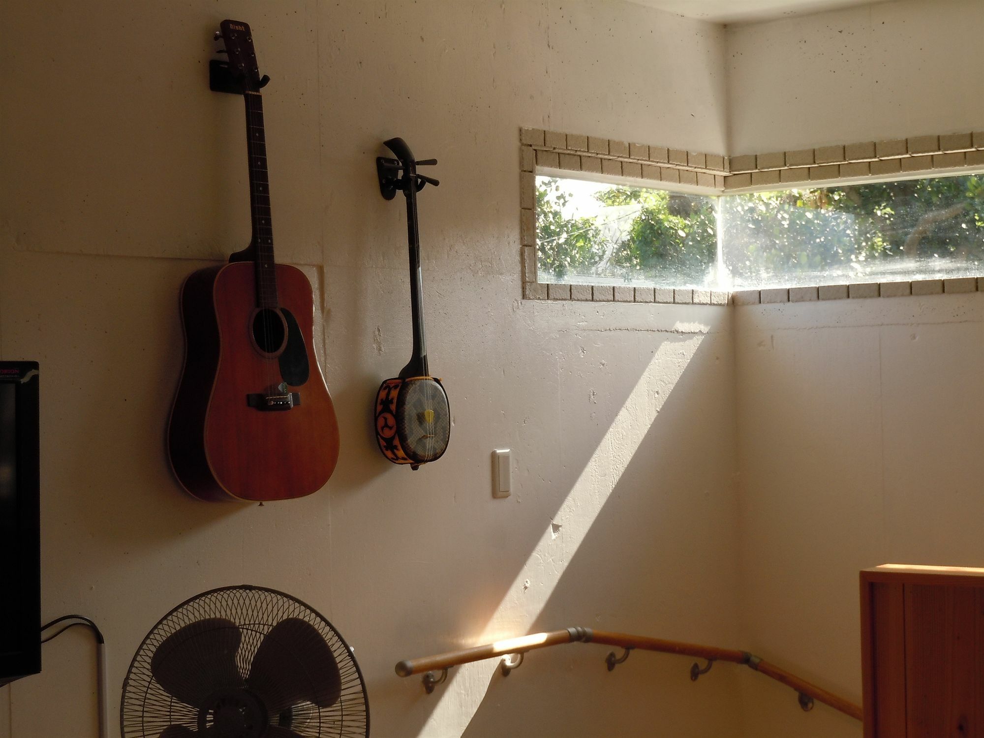 Holiday House Ryukyu-An "Music Hostel" Йомитан Экстерьер фото